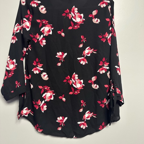 41 Hawthorn Black and Red Tie Front Blouse with 3/4 Sleeves - Picture 4 of 4